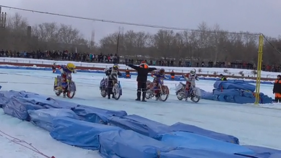 Чемпионат России по ледовому спидвею.Суперлига.2 этап.Команды.13.12.2015.Заезд №3 смотреть онлайн