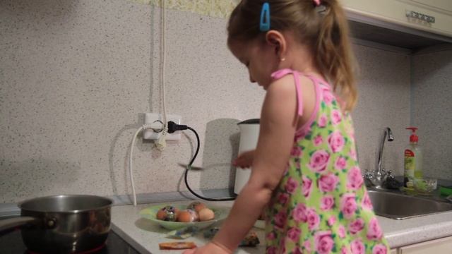украшаем яйца к Пасхе decorate eggs for Easter смотреть онлайн