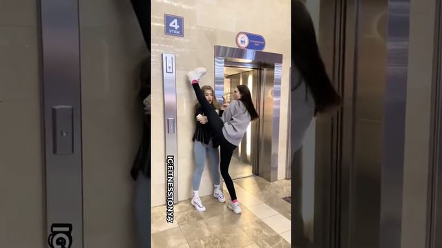 HE_wanted_to_do_it_with_me_in_ELEVATOR😈💦он_сделал_это_со_м смотреть онлайн