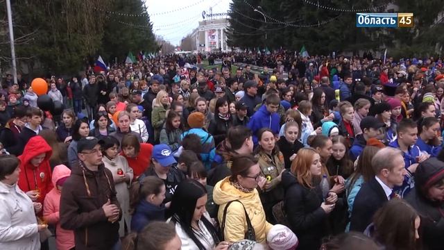 «Их подвиг бессмертен». Курганцы зажгли сотни свечей в память о погибших солдатах смотреть онлайн