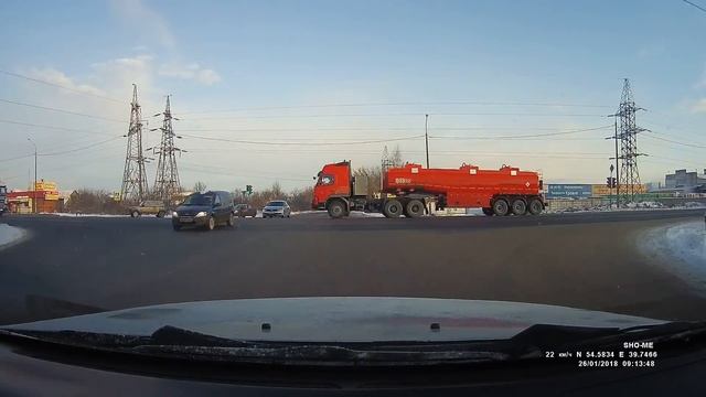 Рязанская обл. Рязань 197км Южная окружная дор. 26.01.2018 09:13 Бензовоз без тормозов. смотреть онлайн