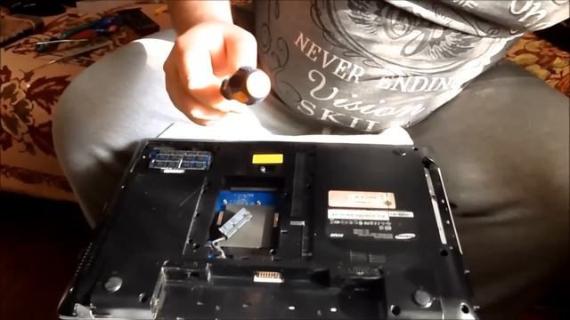 Как разобрать ноутбук Samsung RV 520, 515, 513, 511