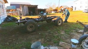 Покрасил раму вездехода пока погода позволяет.