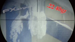 Сбиваю сосульки, чтобы на голову не упали