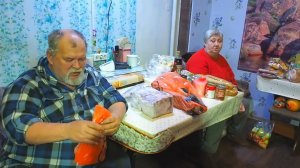 Получил ноябрьскую пенсию и заехал в продуктовый магазин показываю какие продукты я купил