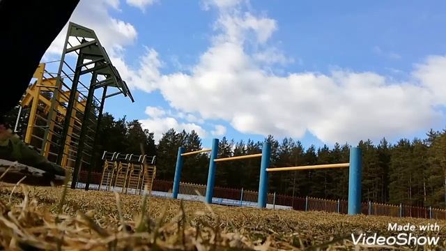 Занимаюсь спортом на лыжной базе. Спортивная тренировка на свежем воздухе. Бегу полумарафон в июне. смотреть онлайн