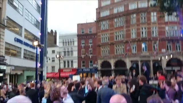 LEGEND WORLD PREMIERE - WALKING THE BLUE CARPET WITH TOM HARDY смотреть онлайн