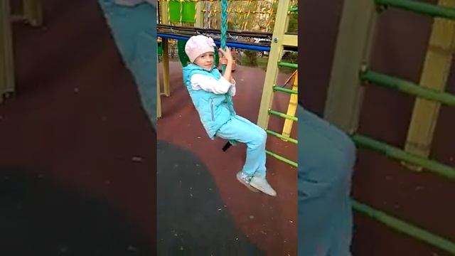 Как пользоваться канатом на детской площадке смотреть онлайн
