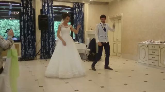 Танец молодожен смотреть онлайн