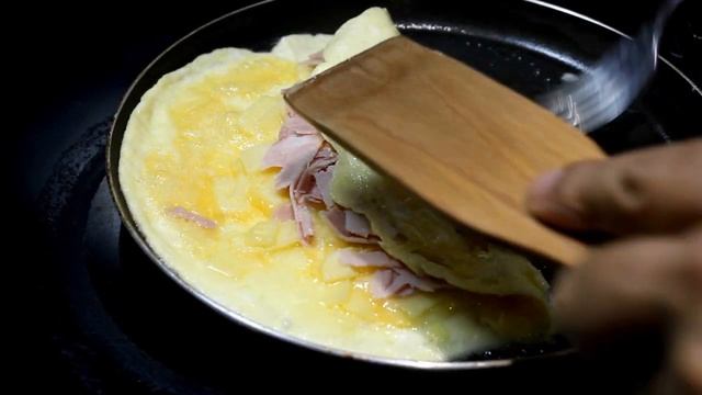 Яичница с ветчиной и сыром по итальянски. Omelette with ham and cheese. смотреть онлайн