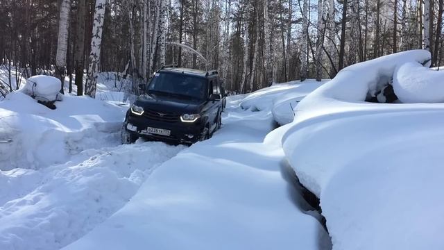 Патриот и Дискавери4 в снегу смотреть онлайн