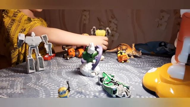 Игрушки играют в AMONG US! смотреть онлайн