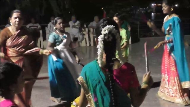 121. Не ожидали такое увидеть, может это ЗНАК? Народный танец штата Гуджарат ГАРБА. Garba Dance. смотреть онлайн