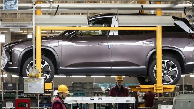 China EV Maker Nio Signs Battery-Swapping Deal With Geely смотреть онлайн