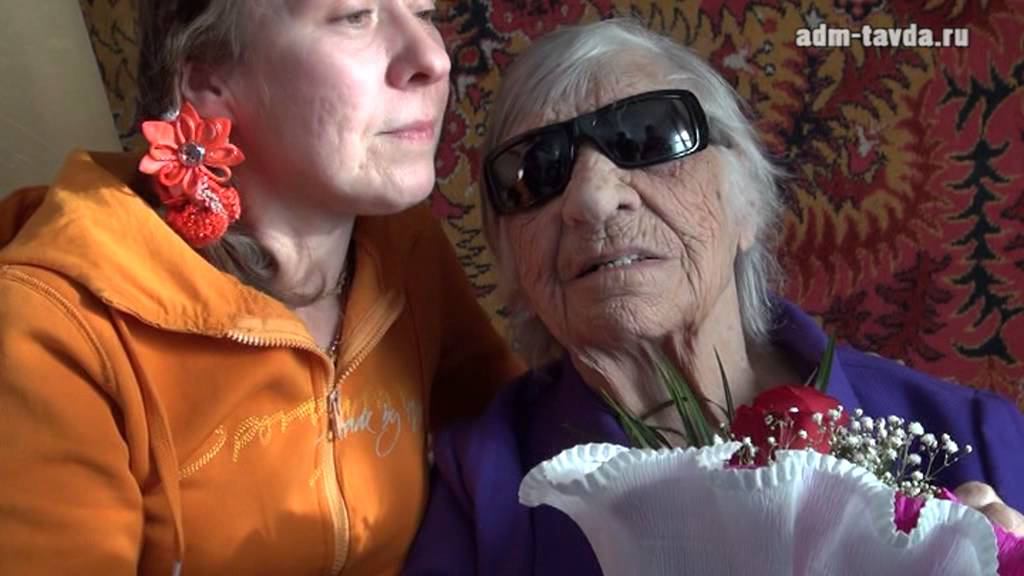 Столетняя жительница благословила Путина смотреть онлайн