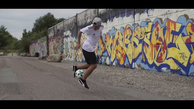 101 FLICK UPS PART 2 | THE ULTIMATE FOOTBALL SKILLS COMPILATION смотреть онлайн