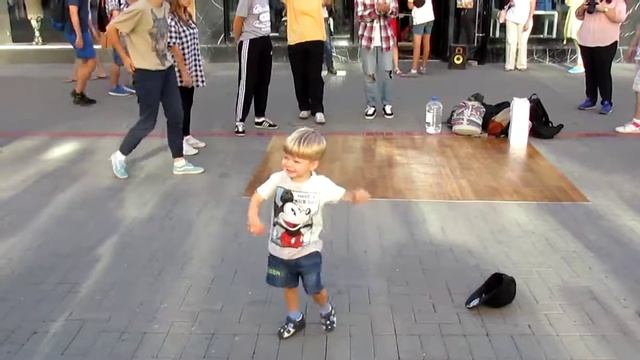 Танцуй малыш, танцуй! смотреть онлайн