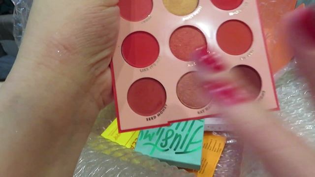 ?РАСПАКОВКА COLOUR POP?Разноцветные палетки!!!! смотреть онлайн