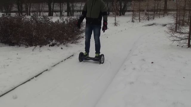 Гироскутер зимой, езда по снегу с большими колесами SUV , бездорожье смотреть онлайн