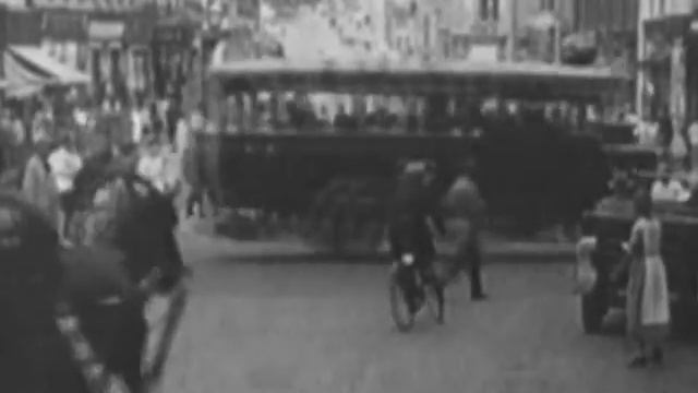 О. Мандельштам: Нет, не спрятаться мне от великой муры (читает А.Уклеин) смотреть онлайн