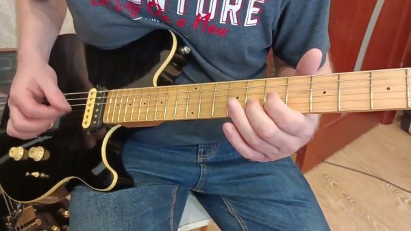 Sterling by MUSICMAN AX4