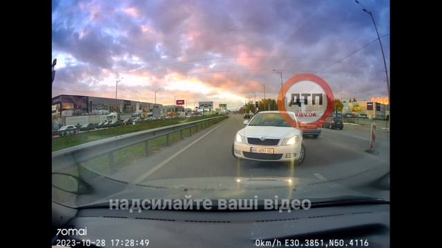 Київ. Окружна. Водій єлітної Октаха вирішив поїхати по зустрічній смузі! Проти системи..... смотреть онлайн