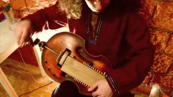 Home made "Hurdy-Gurdy" from old bass guitar