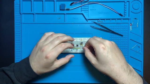 Урок 7. Таймер NE555. смотреть онлайн