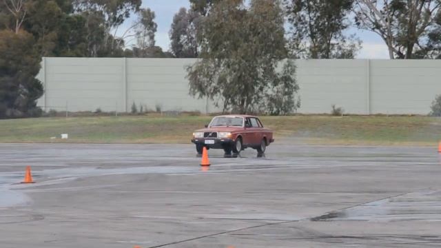 Volvo 244GL - Motorkhana смотреть онлайн