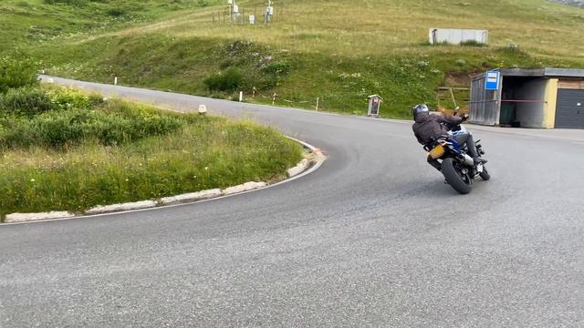 BMW s1000xr ('21) on mountain passes in Austria & Italy смотреть онлайн