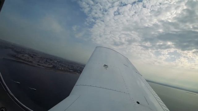 30-минутный полёт на Piper PA28 в 2-минутном ролике смотреть онлайн