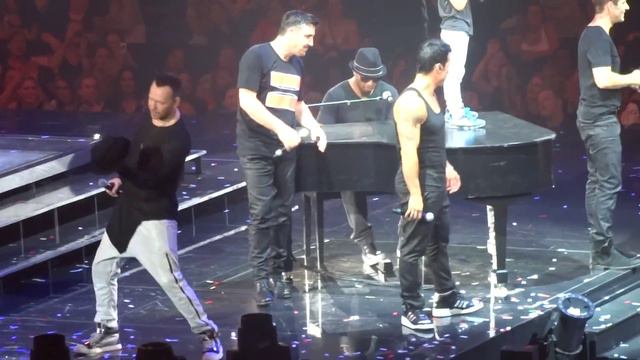 NKOTB "Tonight" with Griffin McIntyre - Nassau Coliseum смотреть онлайн