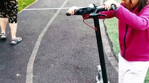 КАК НАУЧИЛИ МАЛЕНЬКОГО РАЙДЕРА (РЕБЕНКА) КАТАТЬСЯ НА ЭЛЕКТРОСАМОКАТЕ