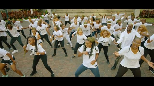 Dladla Mshunqisi Ft Distruction Boyz & DJ Tira - Pakisha (Official Music Video) смотреть онлайн