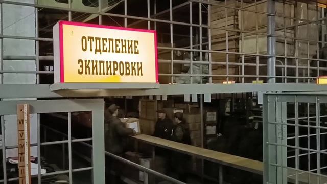 Мобилизованные граждане и добровольцы продолжают прибывать в военные комиссариат.mp4 смотреть онлайн