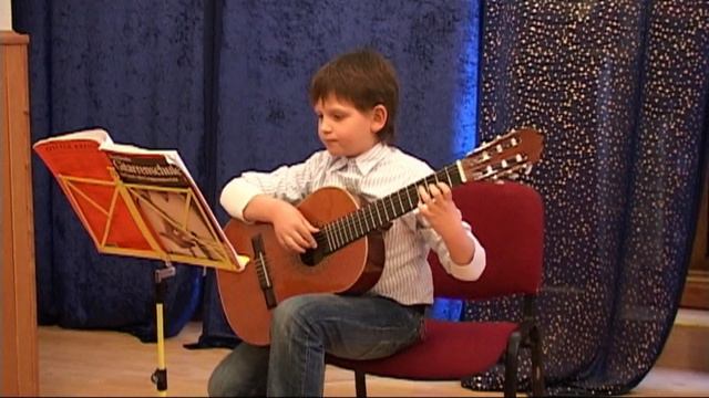 Ljoscha igraet na gitare - chast 1.mp4 смотреть онлайн
