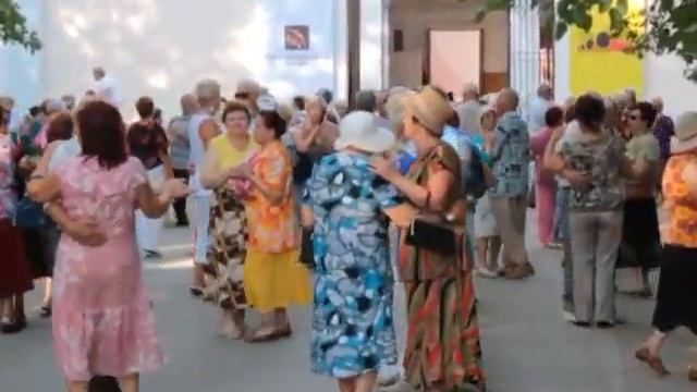 Ретро дискатека кому за 100 в Волжском 2011 смотреть онлайн