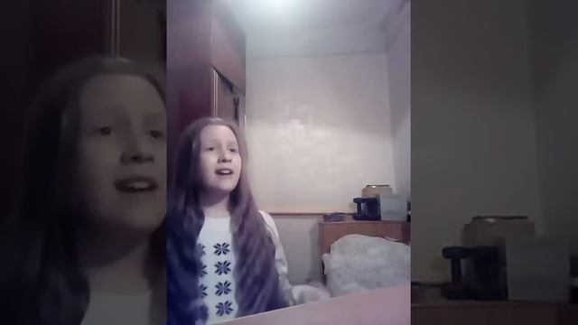Девочка прекрасно поёт!!!!!