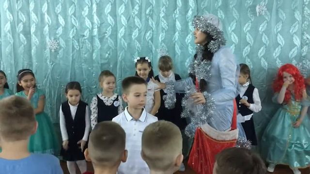 Новогодняя сказка в Школе №1 смотреть онлайн