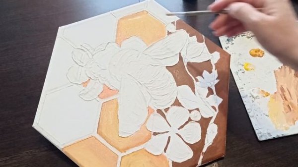 Интерьерная картина текстурной пастой/ Пчела/ Interior painting with texture paste/ Bee