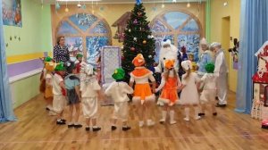 Новогодний утренник в средней группе 202г.
