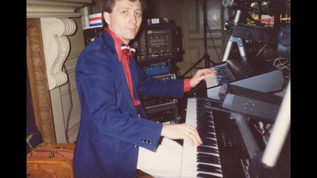 My 1997 Jingle I called "Salute to Salute to Chet Atkins". смотреть онлайн