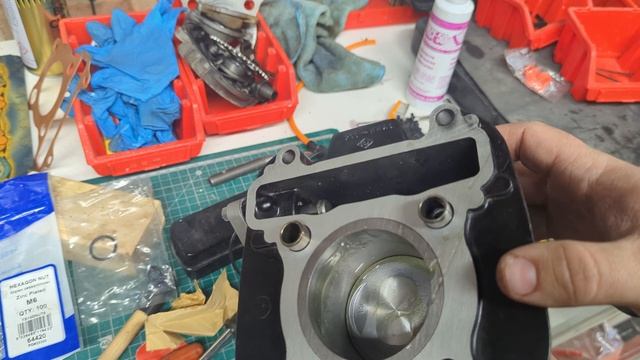 Fitting cylinder kit Yamaha SR125 does not go to plan - The Grand Challenge | JAM#27 смотреть онлайн