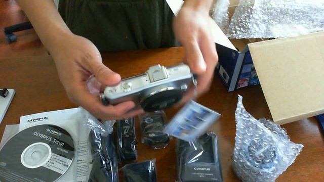 Olympus Pen E-PM1  M4/3 Digital Camera  With 14-42mm II Lens M4/3  Unboxing