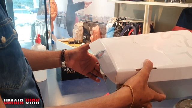 Kon se shoes lo Adidas , Rebok or Skechers смотреть онлайн