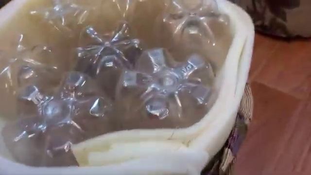 Пуфик из пластиковых бутылок. Простой способ изготовления. смотреть онлайн