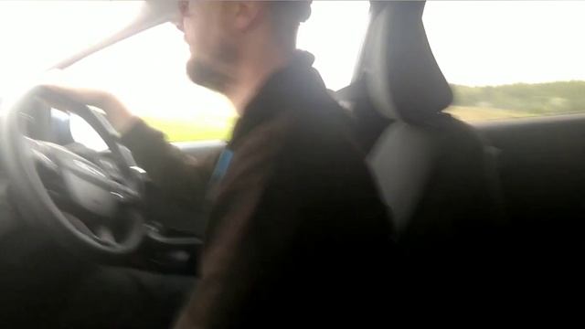 Bearded Driver drives the Ford Fiesta Trend 1.1 and gives his consideration in purchasing one. смотреть онлайн