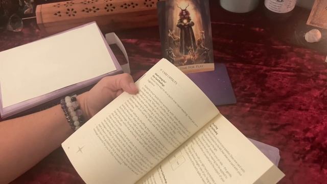 Practical Magic Oracle Unboxing, Flip Though, Deck Review & 2 Card Reading смотреть онлайн