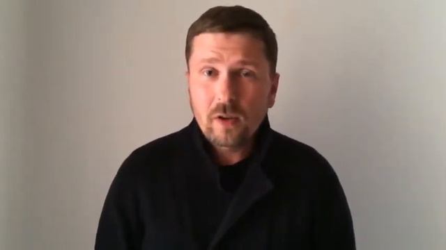 Анатолий Шарий  В Украине будет запрещен серп с молотом и красный флаг