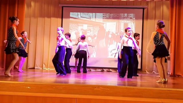 Вальс "ЛЕНИНГРАДКИ "#75ЛЕТПОБЕДА смотреть онлайн